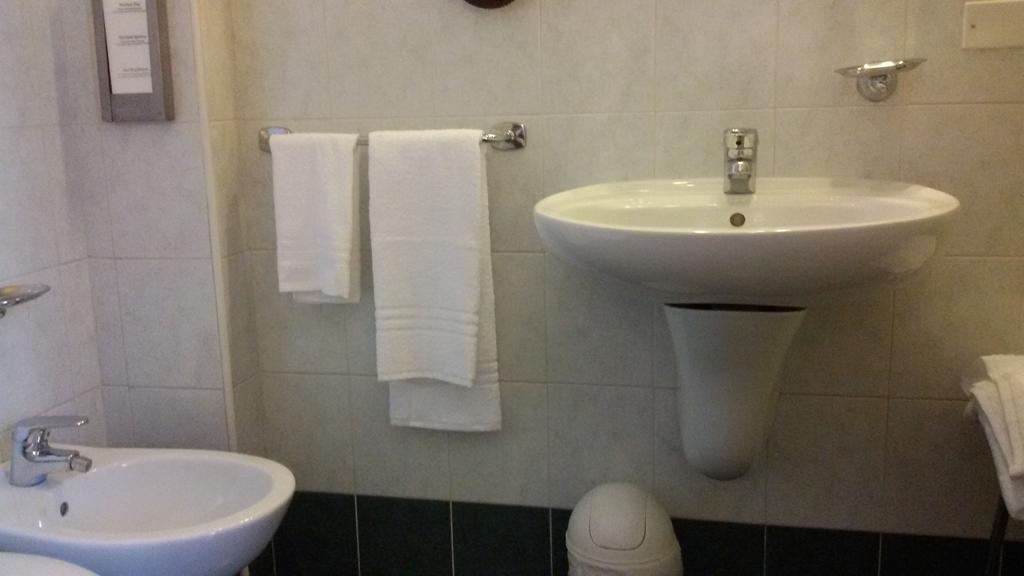 Hotel Quattro Strade Garbagnate Milanese Luaran gambar